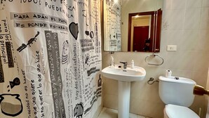 Departamento, 3 habitaciones, balcón, vista a la ciudad | Baño