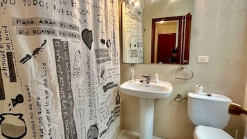 Căn hộ, 3 phòng ngủ, ban công, quang cảnh thành phố | Phòng tắm