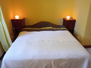 3 bedrooms, bed sheets