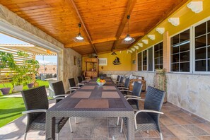 Chalet | Outdoor dining - Villa in Maspalomas With Heated Pool & Sports (San Bartolomé de Tirajana)