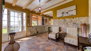 Chalet | Living room - Villa in Maspalomas With Heated Pool & Sports (San Bartolomé de Tirajana)