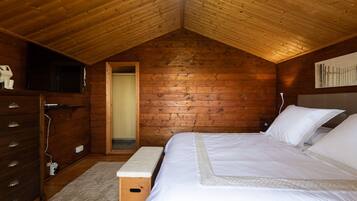 Chalet | 6 bedrooms, iron/ironing board