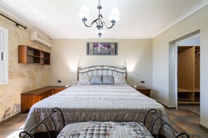 Chalet | 6 bedrooms, iron/ironing board - Villa in Maspalomas With Heated Pool & Sports (San Bartolomé de Tirajana)