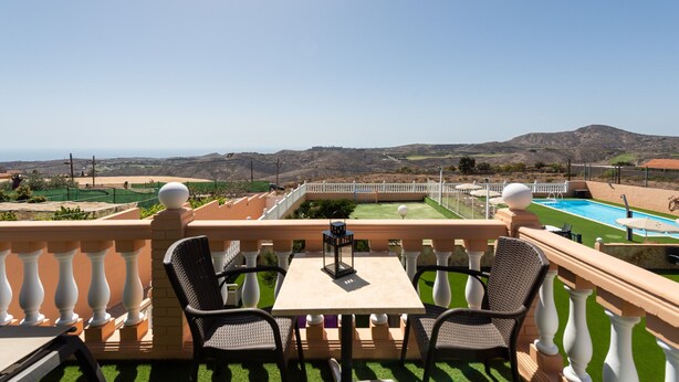 Chalet | Outdoor dining - Villa in Maspalomas With Heated Pool & Sports (San Bartolomé de Tirajana)