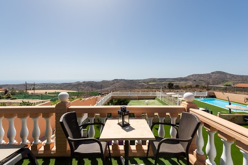 Villa in Maspalomas With Heated Pool & Sports