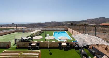 Villa in Maspalomas With Heated Pool & Sports