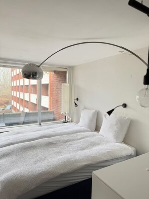 1 bedroom, desk, WiFi, bed sheets - Cozy Studio With Balcony In Central Copenhagen (Unknown)
