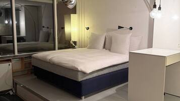 1 bedroom, desk, WiFi, bed sheets