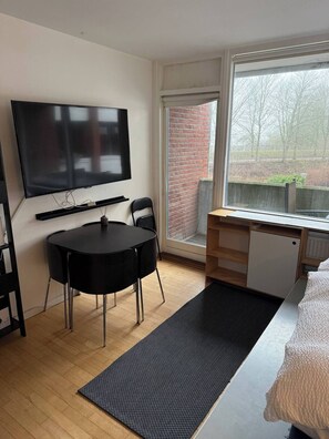 1 Schlafzimmer, Schreibtisch, WLAN, Bettwäsche