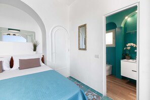 1 bedroom, cots/infant beds, bed sheets