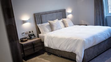 Double Room | In-room safe, desk, blackout drapes, free WiFi
