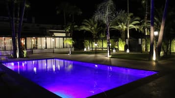 Piscina externa sazonal