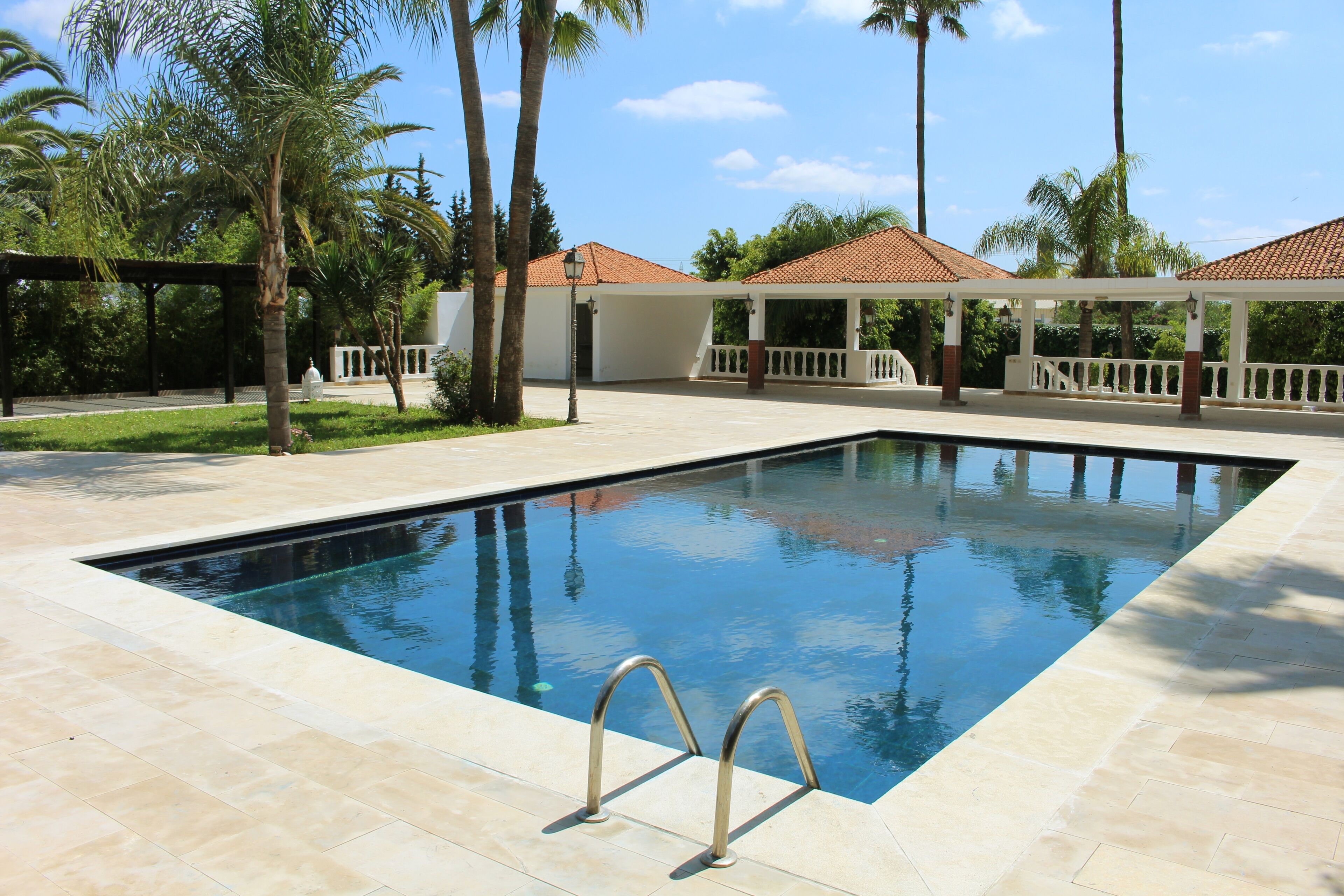 Sæsonbestemt udendørs pool