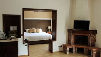 Suíte superior | 1 quarto, cortinas blackout, Wi-Fi de cortesia