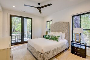 6 bedrooms, iron/ironing board, internet, bed sheets