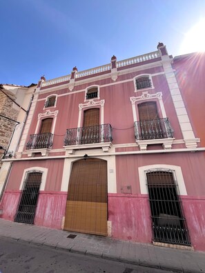 Apartamento, 2 quartos, para fumantes, sacada | Fachada