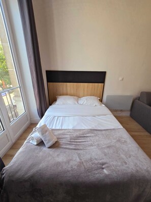 Iron/ironing board, Internet, bed sheets