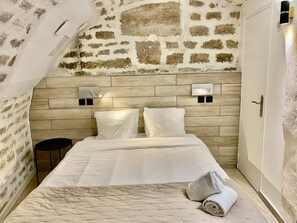 3 bedrooms, iron/ironing board, Internet, bed sheets