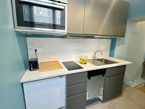 Fridge, microwave, oven, stovetop - Studio Aboukir 1 Paris (Paris)
