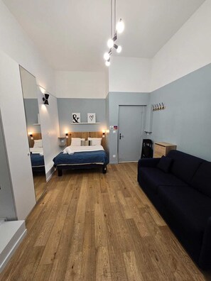 Ferros/tábuas de passar roupa, acesso à internet, roupa de cama