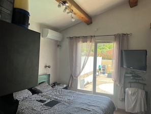 2 slaapkamers, een strijkplank/strijkijzer, wifi, beddengoed