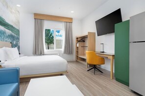Standard Suite, 1 Katil Ratu (Queen) dengan Katil Sofa, mesra pergerakan, Kitchen | 1 bilik tidur, peralatan tempat tidur premium, meja 