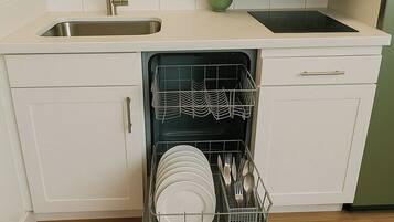 Full-sized fridge, microwave, stovetop, dishwasher