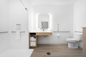 Standard Suite, 1 Katil Ratu (Queen) dengan Katil Sofa, mesra pergerakan, Kitchen | Bilik Mandi | Pancuran mandi, kelengkapan dandanan diri mesra alam, pengering rambut 