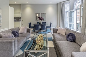 Appartement supérieur | 2 chambres, accès au Wi-Fi (inclus)