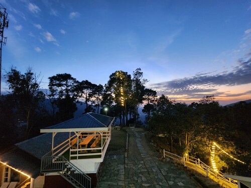Couple and family friendly eco resort Near Shimla in Kandaghat