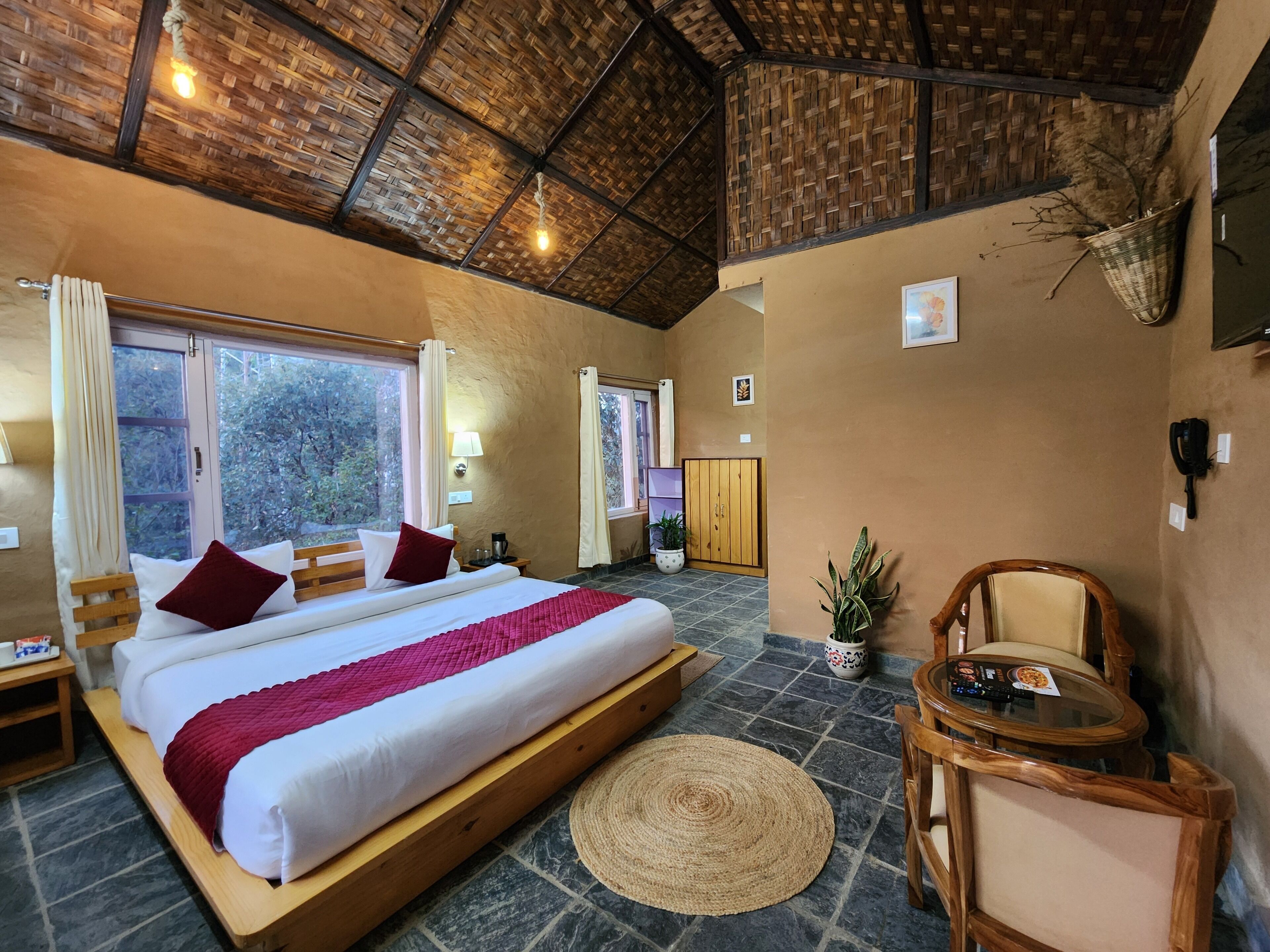 7 bedrooms, WiFi, bed sheets