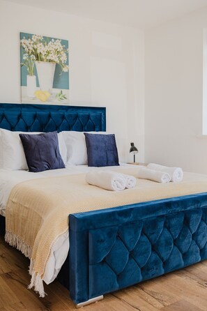 4 bedrooms, desk, iron/ironing board, free WiFi