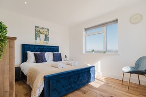 4 slaapkamers, een bureau, een strijkplank/strijkijzer, gratis wifi