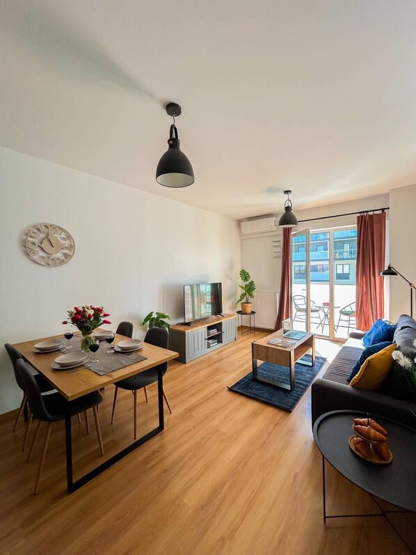 Comfort Apartment, City View | 2 bedrooms, blackout drapes, iron/ironing board, cribs/infant beds - Lumina stylish apart near Pasaż Łódzki (Lódz)