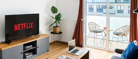 Comfort Apartment, City View | Living area | TV