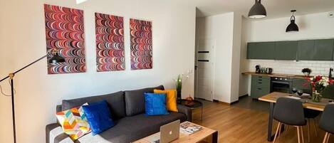 Comfort-Apartment, Stadtblick | 2 Schlafzimmer, Verdunkelungsvorhänge, Bügeleisen/Bügelbrett, Babybetten