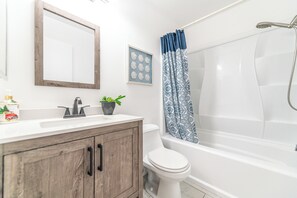 Bruser, hårtørrer, håndklæder, Sæbe