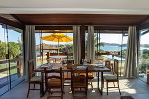 Deluxe Villa | Dining