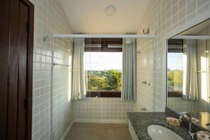 Deluxe Villa | Bathroom | Shower, hair dryer, towels, toilet paper