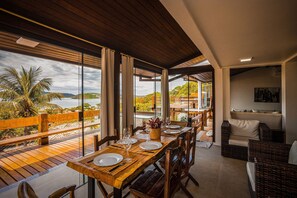 Vila Deluks | Tempat makan