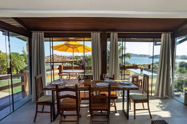 ดีลักซ์วิลล่า | ร้านอาหาร