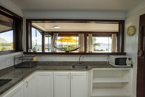 Deluxe Villa | Private kitchen | Fridge, microwave, oven, stovetop