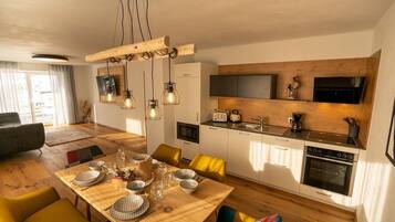 Appartement Confort, 2 chambres, patio, vue montagne | Cuisine privée