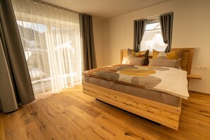 In-room safe, laptop workspace, free WiFi, bed sheets