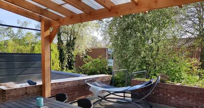 Charming Maya Room Close to City Center & UMCG