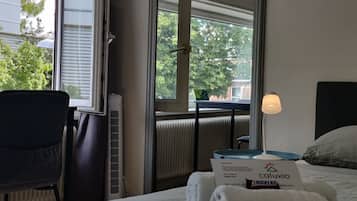 1 slaapkamer, een strijkplank/strijkijzer, gratis wifi, beddengoed