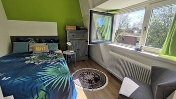 1 slaapkamer, een strijkplank/strijkijzer, gratis wifi, beddengoed