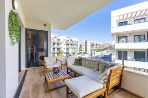 Terrace/patio - Dahlia – Luxurious Apartment with Spacious Terrace (Villamartín)