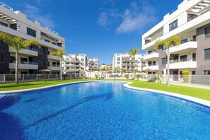 Pool - Dahlia – Luxurious Apartment with Spacious Terrace (Villamartín)