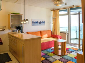 Fernseher, Bücher, Stereoanlage